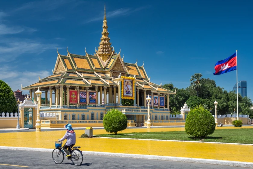 Phnom Penh,  Battambang y Siem Reap en Autobús