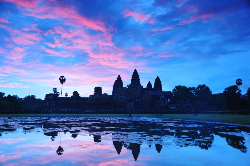 Vietnam, Templos de Angkor y playas de Tailandia