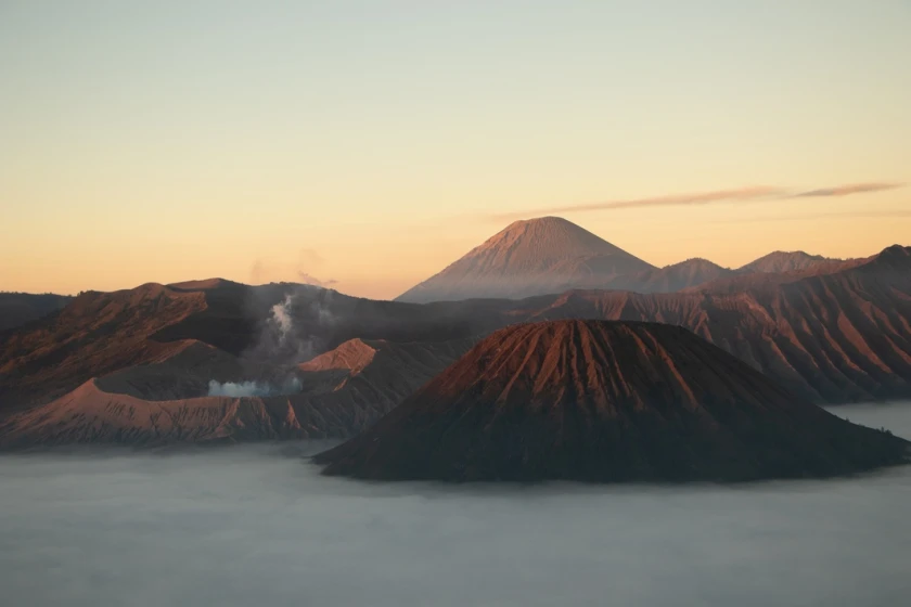 Indonesia con volcanes